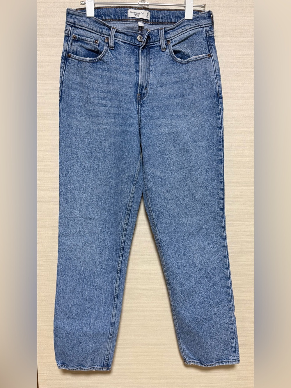 Abercrombie & Fitch Straight Leg Women’s Jeans in Blue Wash
